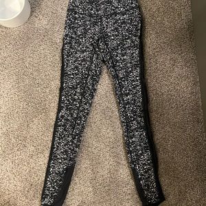 Lulu Deep Breath Tights in Iced Wave Black & White